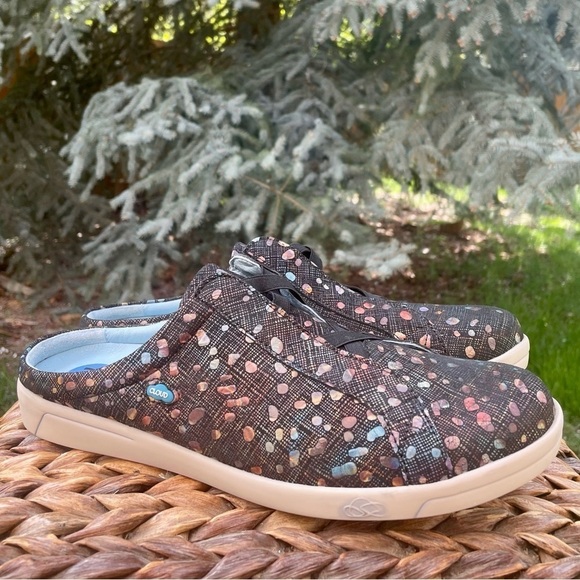 CLOUD Aika Bubble Print Luxurious leather Slip on Backless Mule Slide sneaker. - Picture 2 of 6